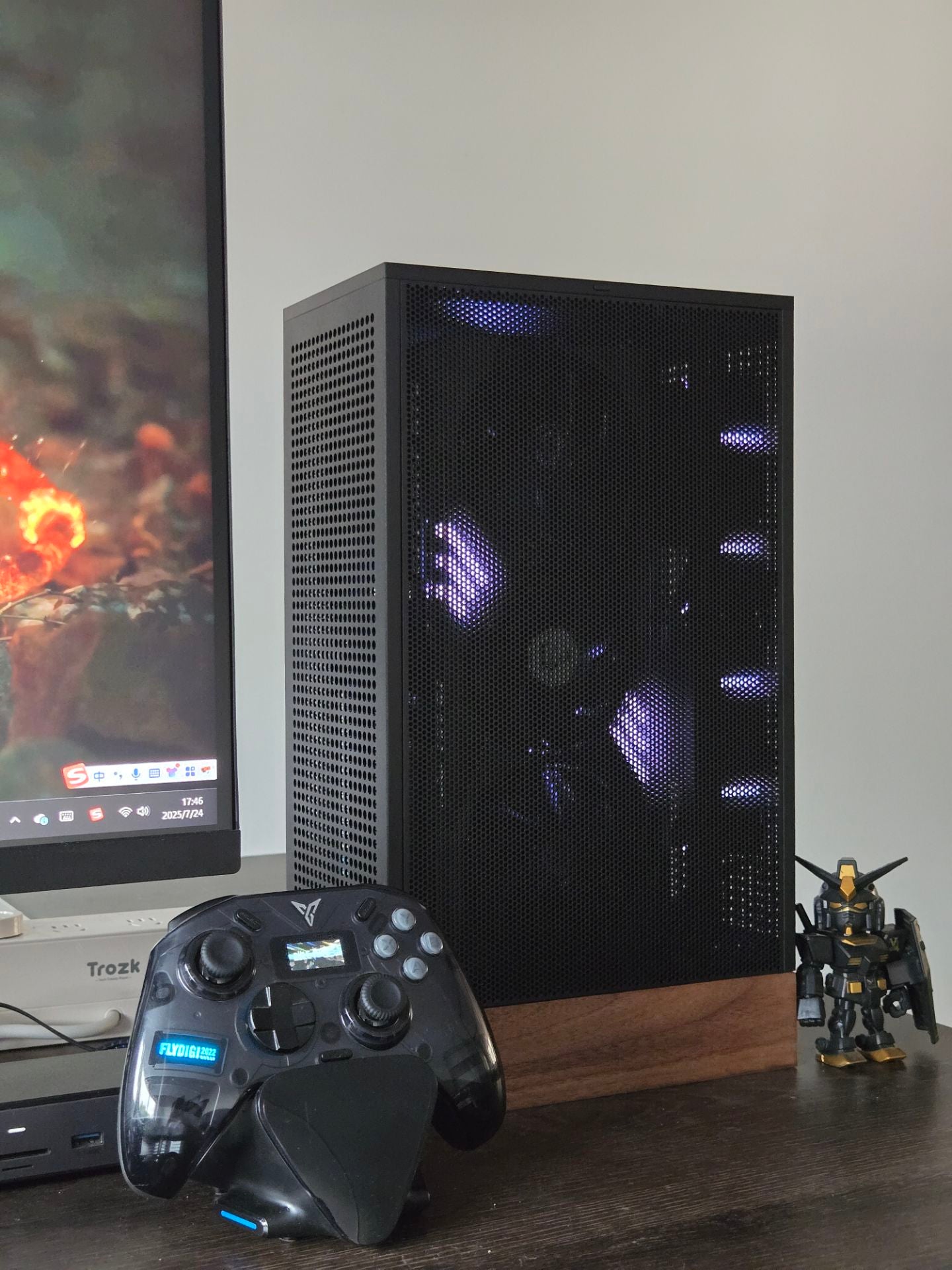 Formd & Ncase T1 Solid Wood Base