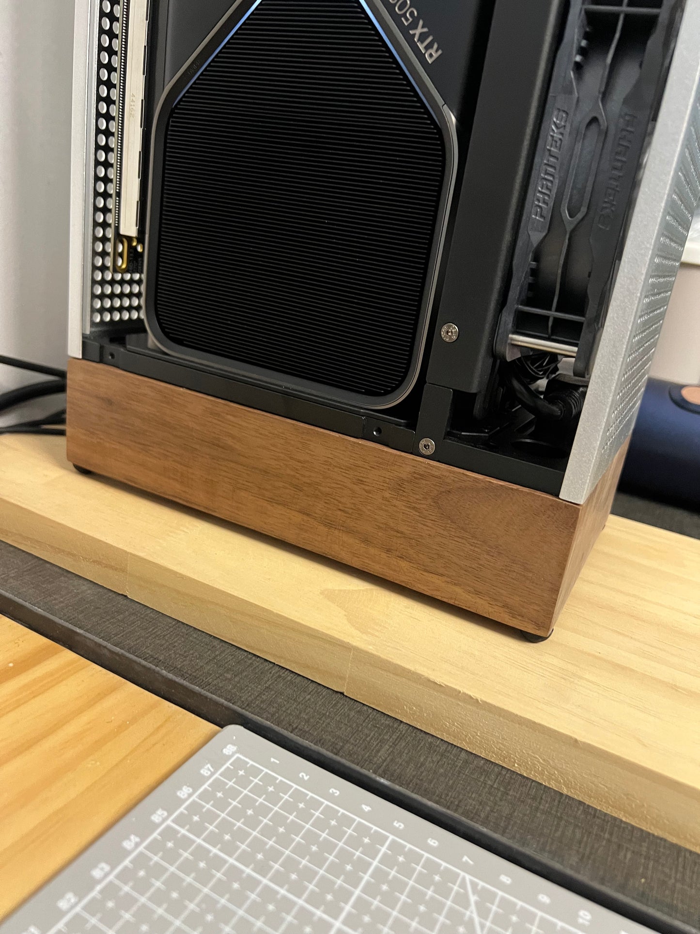 Formd & Ncase T1 Solid Wood Base