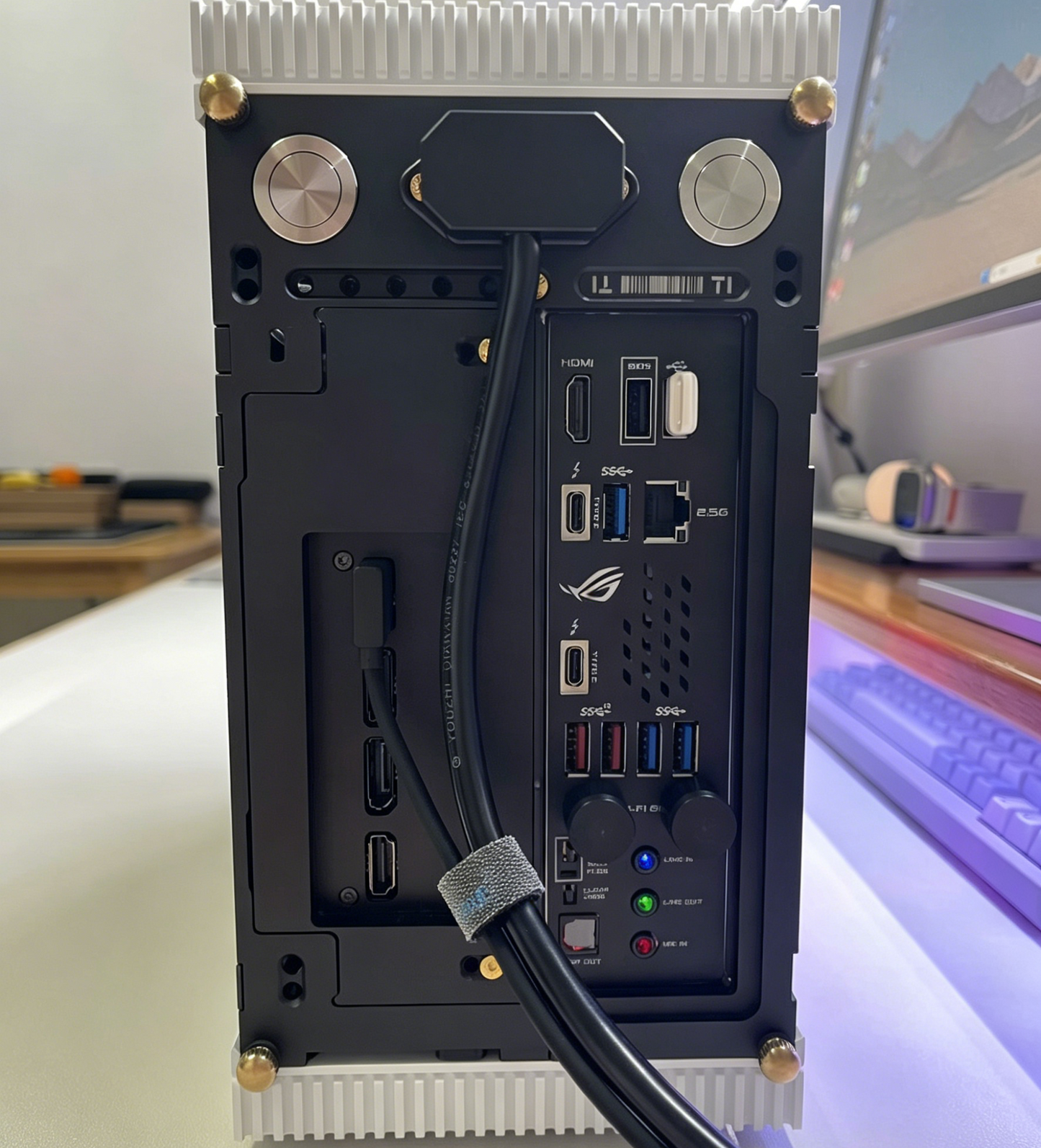 FormD T1 RTX 5080/5090 FE Reverse Mount Integrated GPU Bracket