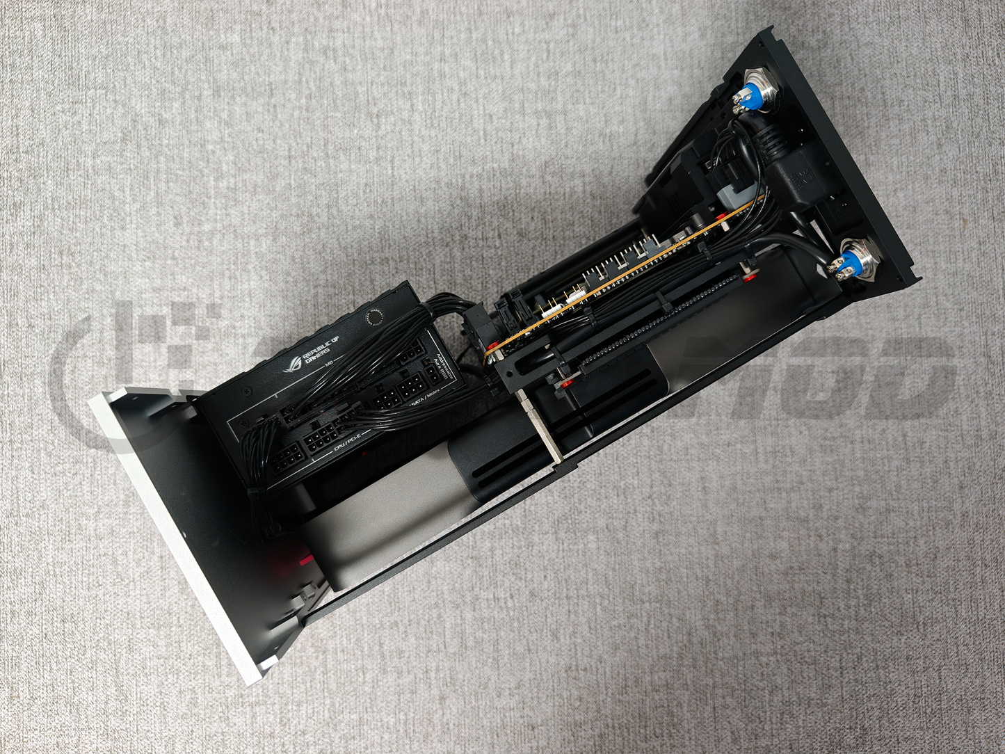 Formd & Ncase T1 ASUS LOKI Cables