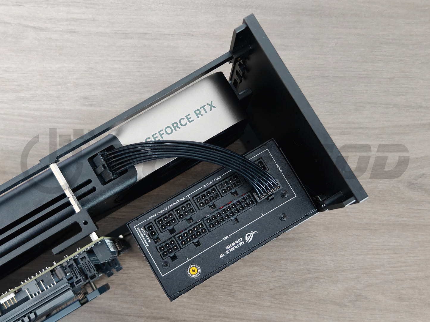 Formd & Ncase T1 ASUS LOKI Cables